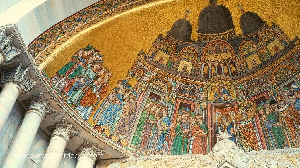 Innen voller Kunstschätze